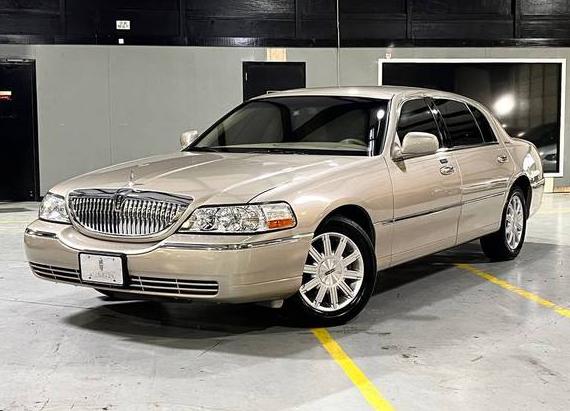 LINCOLN TOWN CAR 2011 2LNBL8FV7BX753008 image